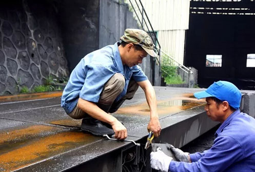 地磅搶修現(xiàn)場(chǎng)